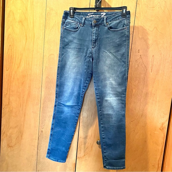 Seven7 High Rise skinny jeans color euphoria light wiskering - Picture 3 of 15